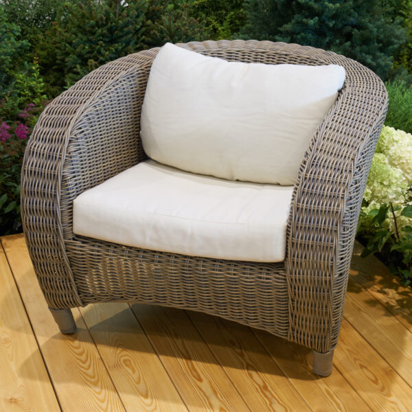 Deep seating wicker patio lounge chair with white seat and back cushion set